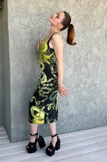 Joey King feet photo thumbnail