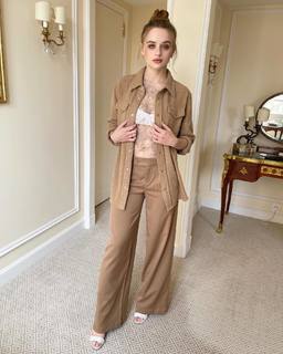 Joey King feet photo thumbnail