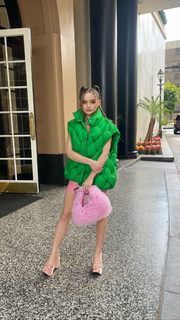Joey King feet photo thumbnail