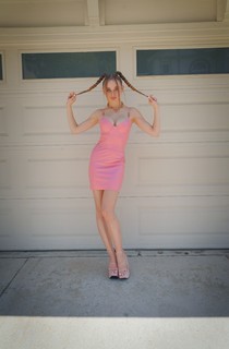 Joey King feet photo thumbnail