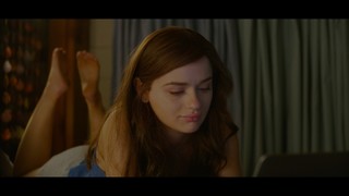 Joey King feet photo thumbnail