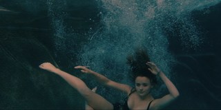 Joey King feet photo thumbnail