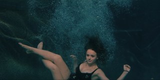 Joey King feet photo thumbnail