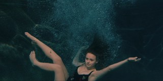 Joey King feet photo thumbnail
