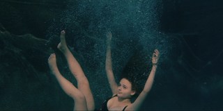 Joey King feet photo thumbnail