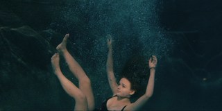 Joey King feet photo thumbnail