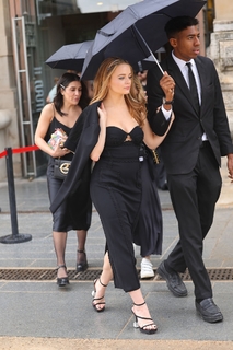 Joey King feet photo thumbnail