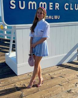 Joey King feet photo thumbnail