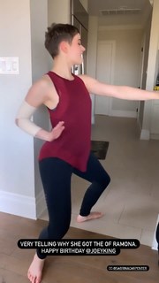 Joey King feet photo thumbnail