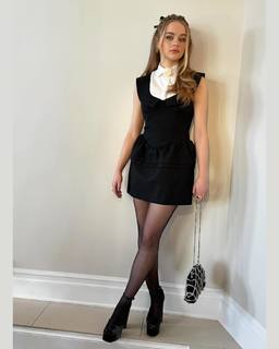 Joey King feet photo thumbnail