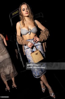 Joey King feet photo thumbnail