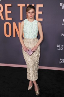 Joey King feet photo thumbnail