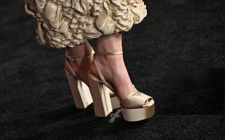 Joey King feet photo thumbnail