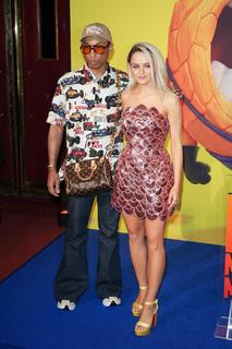 Joey King feet photo thumbnail