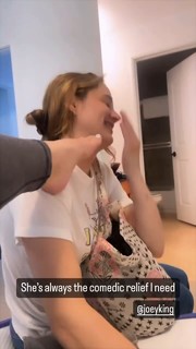 Joey King feet photo thumbnail