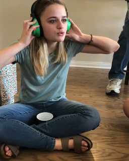 Joey King feet photo thumbnail