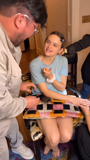 Joey King feet photo thumbnail