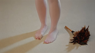 Joey King feet photo thumbnail
