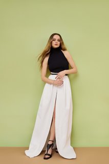 Joey King feet photo thumbnail