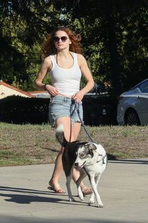 Joey King feet photo thumbnail