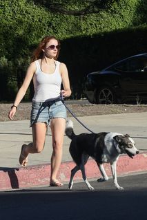 Joey King feet photo thumbnail