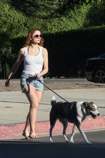 Joey King feet photo thumbnail