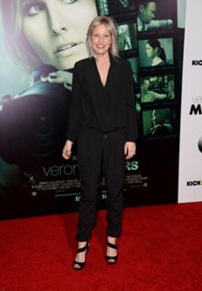 Joey Lauren Adams feet photo thumbnail