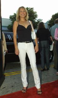Joey Lauren Adams feet photo thumbnail