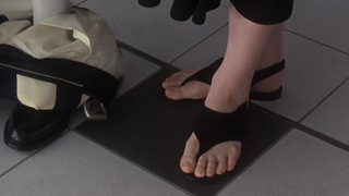 Joey Wang feet photo 1