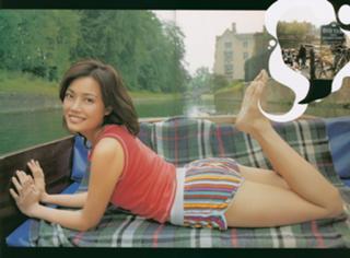 Joey Yung feet photo 12