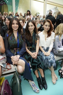 Joey Yung feet photo 10