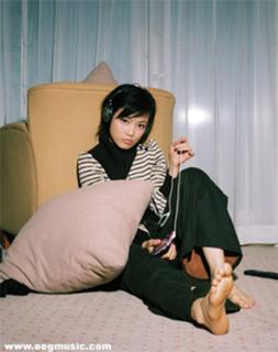 Joey Yung feet photo 15
