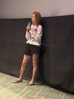 Joey Yung feet photo 4
