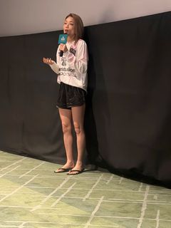 Joey Yung feet photo 3