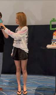 Joey Yung feet photo 20
