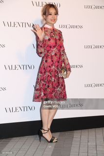 Joey Yung feet photo 16