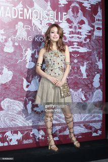 Joey Yung feet photo 14
