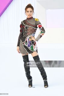 Joey Yung feet photo 11