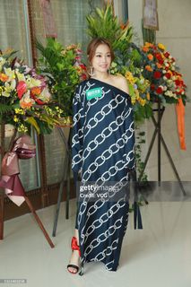 Joey Yung feet photo 8