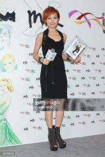 Joey Yung feet photo 5