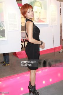 Joey Yung feet photo 4