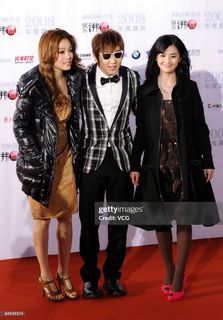 Joey Yung feet photo 3