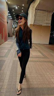 Joey Yung feet photo 20