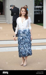 Joey Yung feet photo 8