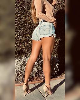 Johana Gomez feet photo 9