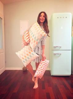 Johanna Klum feet photo thumbnail