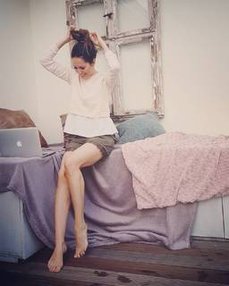 Johanna Klum feet photo thumbnail