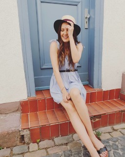Johanna Klum feet photo thumbnail