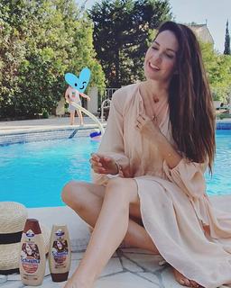 Johanna Klum feet photo thumbnail