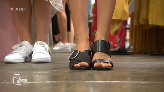 Johanna Klum feet photo thumbnail